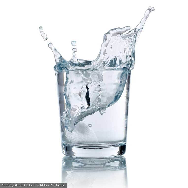 gefiltertes Wasser im Glas