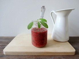 Erdbeer-Chia-Konfit&uuml;re mit Salbei